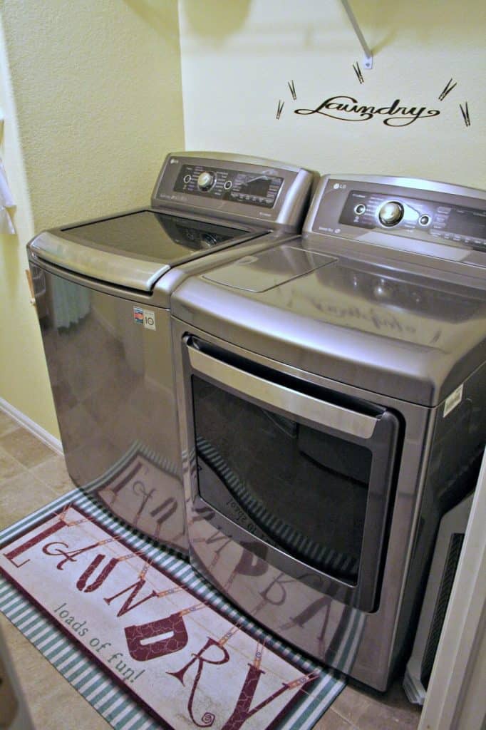 Laundry room makeover, laundry quotes, vinyl quotes for laundry, DIY, Crafty, check your pockets