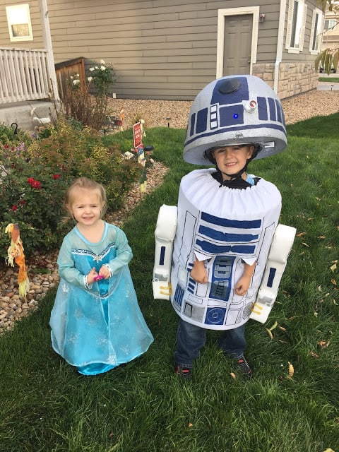 How to make an R2D2 costume for a kid
