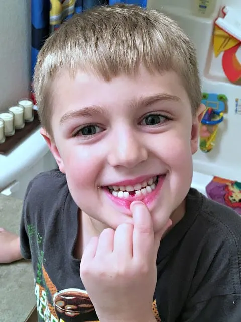 Tooth Fairy Pillow How to, Space tooth fairy pillow, tooth fairy pillow for a boy, easy tooth fairy pillow, tooth fairy pillow with felt, lost tooth