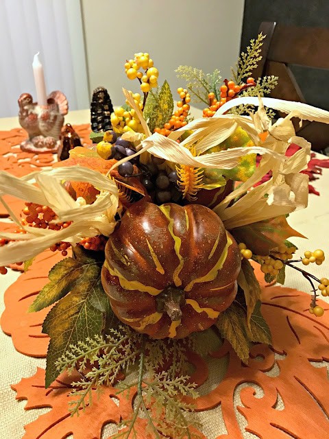 Thanksgiving Table, Thanksgiving table decor on a budget, Thanksgiving table decorations, Easy Thanksgiving tablescape.