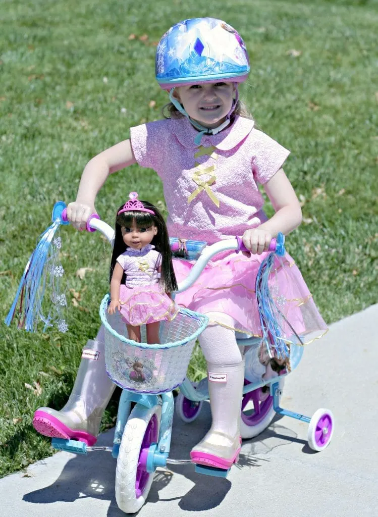 Steps to overcome fear, how to overcome fear in children, how to teach your child to face their fears, American girl WellieWishers, American Girl Ashlyn doll, American Girl WellieWisher stories, new welliewisher books, American Girl Ashlyn Review