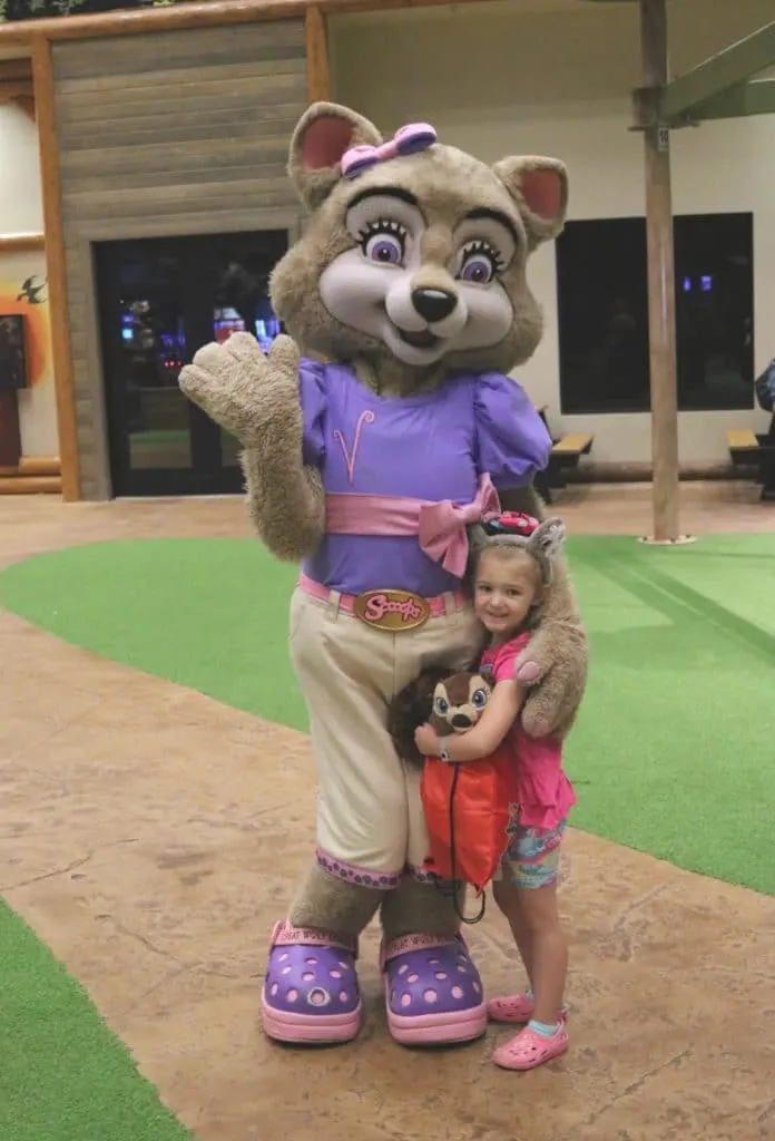 Great Wolf Lodge, Great Wolf Lodge Colorado, Great Wolf Lodge Review, Honest Review of Great Wolf Lodge, Is Great Wolf Lodge worth the money, What activities can you do at Great Wolf Lodge, Restaurants of Great Wolf Lodge, Family Friendly indoor waterpark, indoor water park colorado
