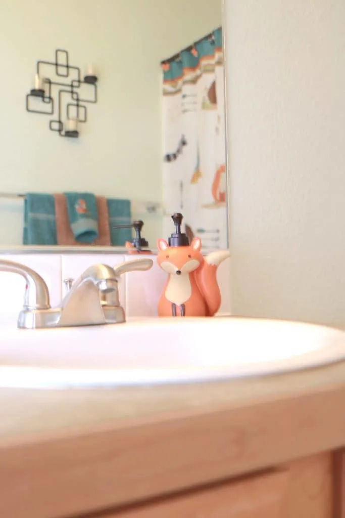 True Value EasyCare Ultra Premium Paint, Woodland bathroom makeover, simple bathroom makeover, allergy friendly paint, asthma friendly paint, asthma and allergy certified paint, paint with low VOC's, best paint for pregnant women