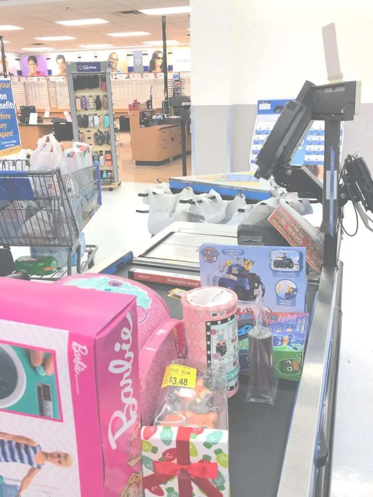 Holiday Shopping is easy with walmart, Holiday shopping at Walmart, Walmart deals for 2018 holidays, how to save time at walmart during the holidays, how to save big during the holidays