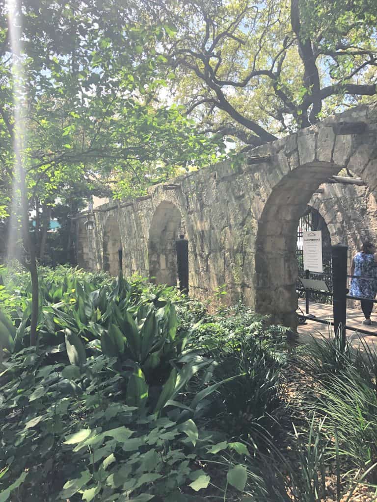 Things to do when visiting the Alamo, What to see at The Alamo, The Alamo guided tours