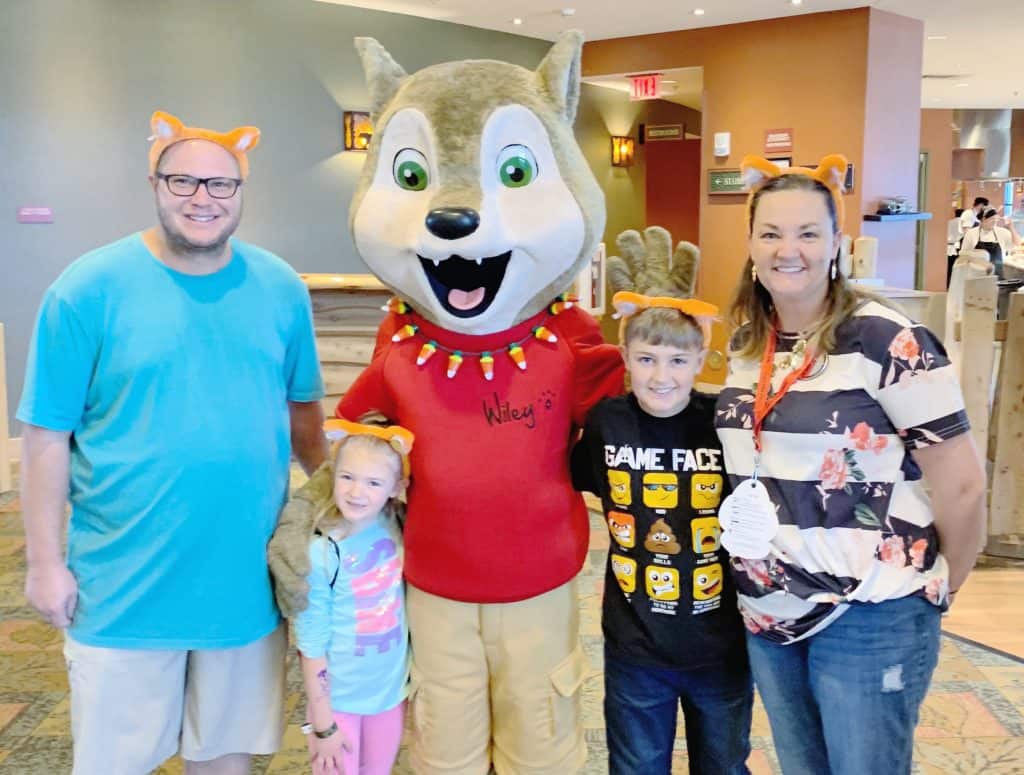 Howl-o-ween family photo great wolf lodge